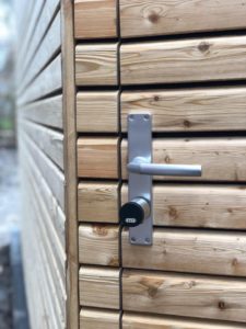 Abus EVVA Air Key in Holztür